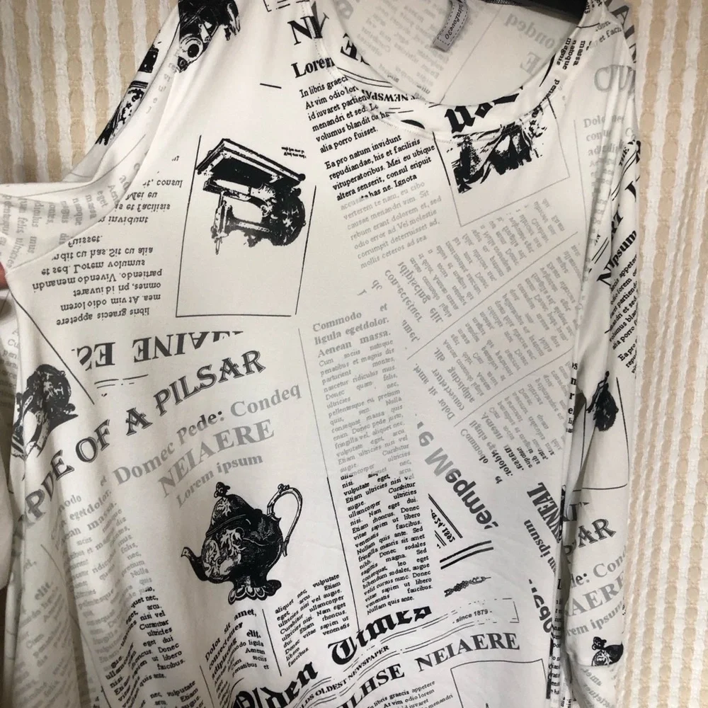 Newsprint top - Picture 2 of 3